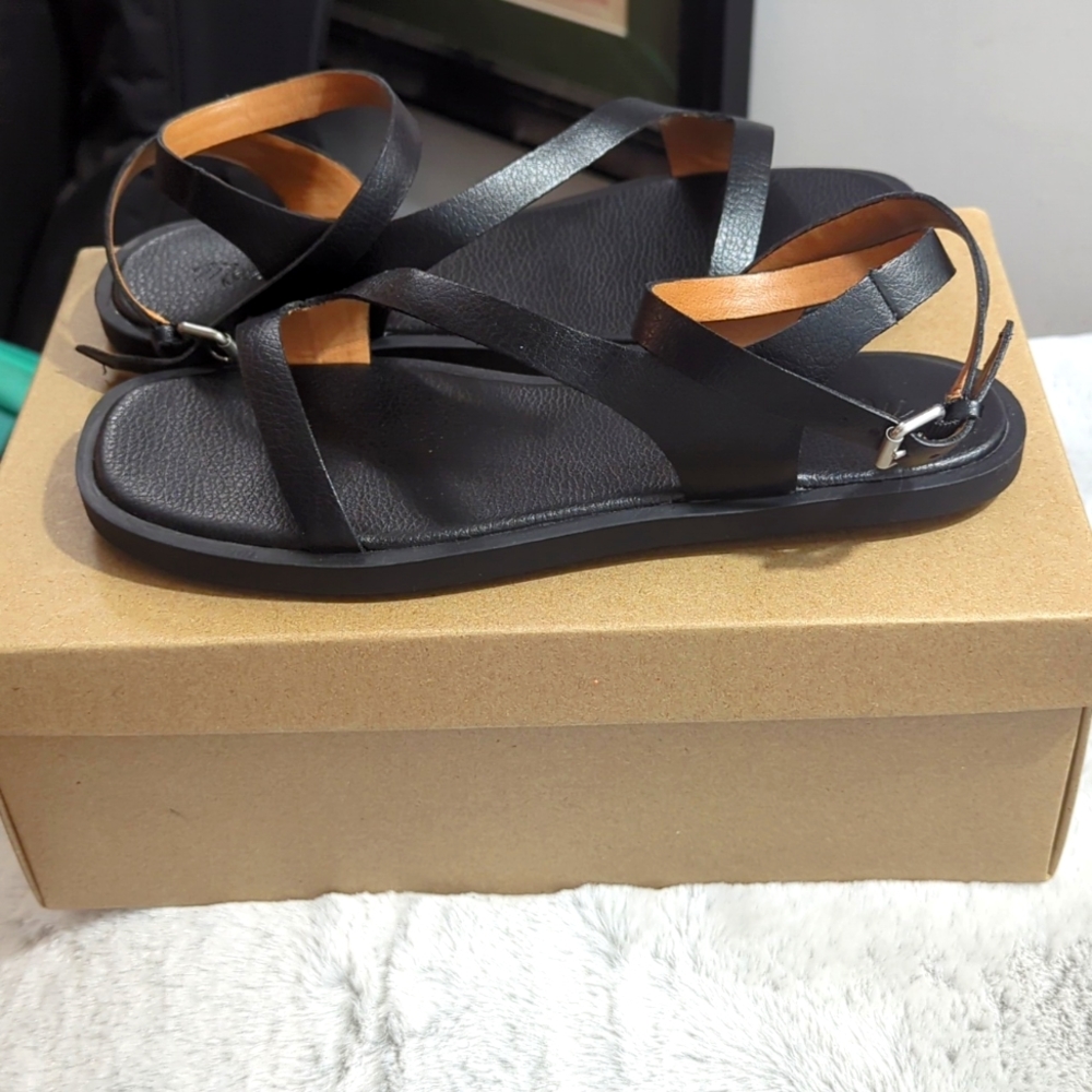 Mabel asymmetric sandal. NWT. Madewell. 7